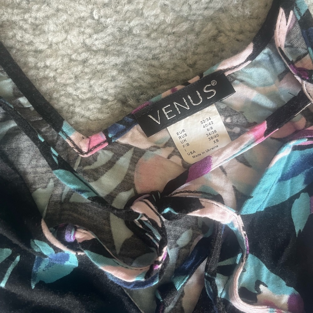 Venus Floral Top - Picture 3 of 5